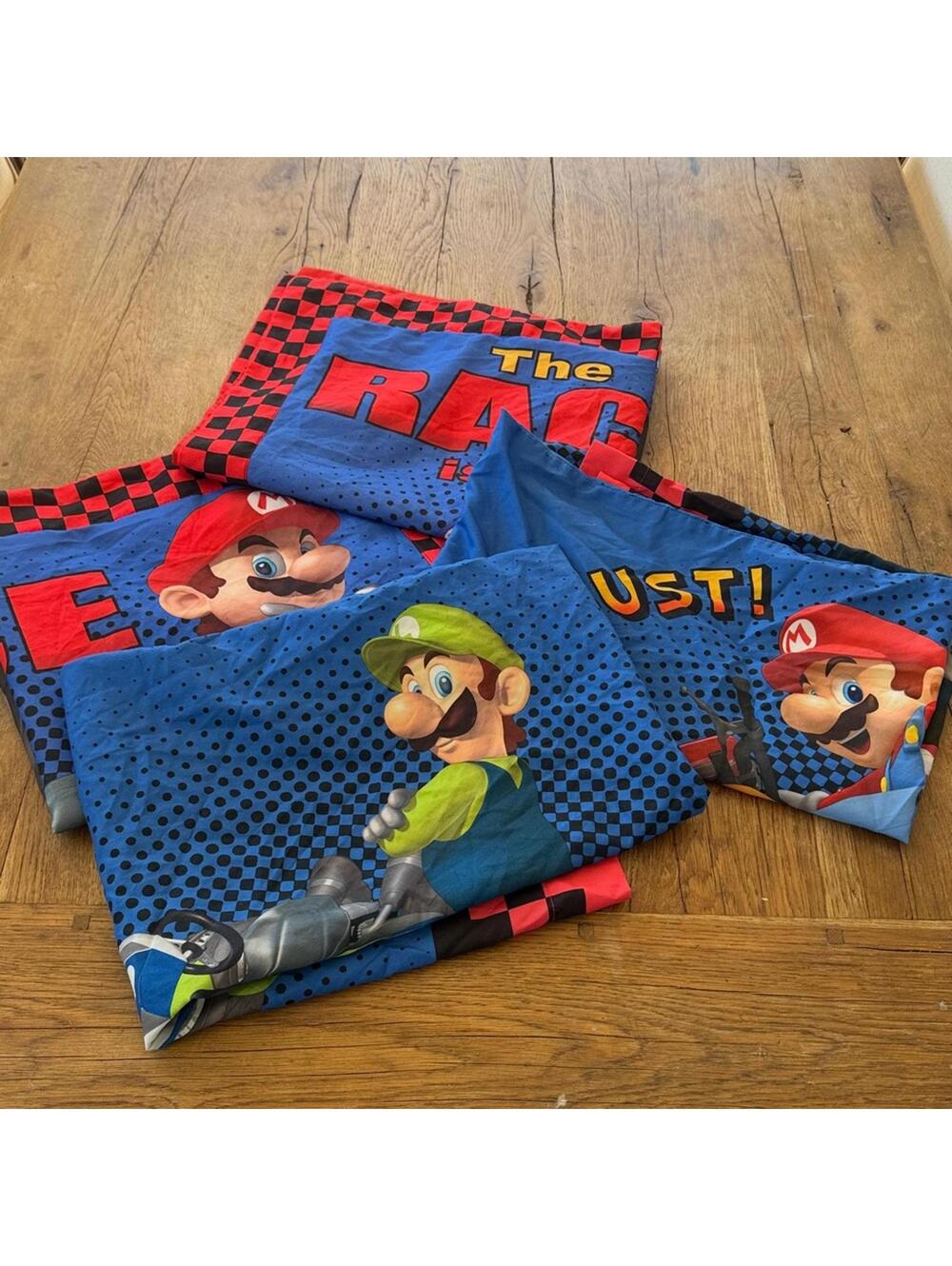 Super Mario Kart Wii 2 pillow cases and 2 Shams